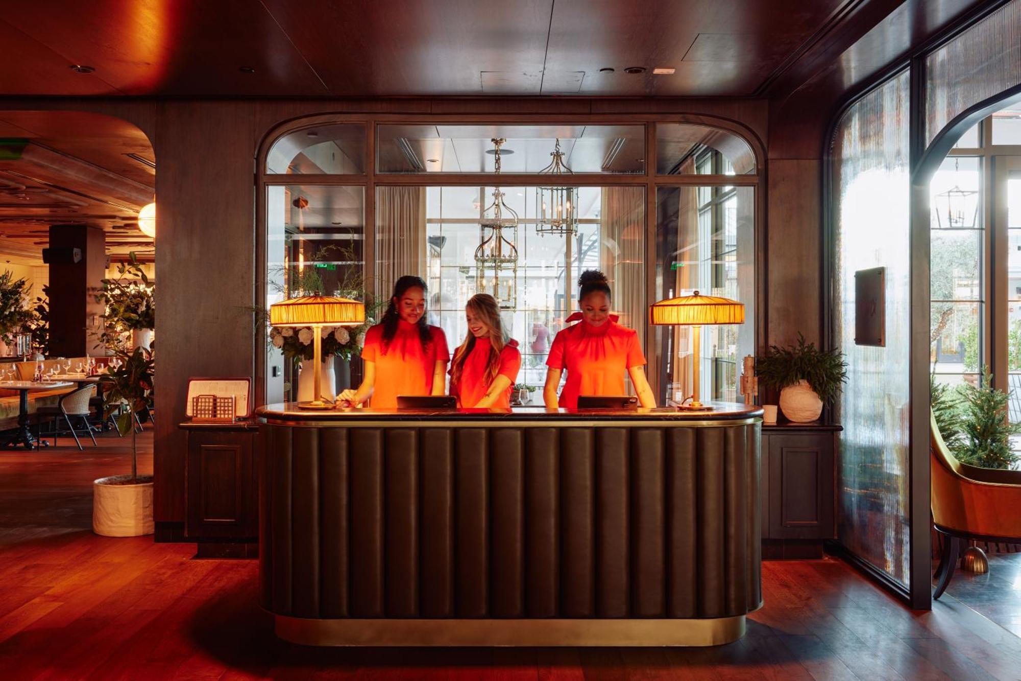 The Global Ambassador Hotell Phoenix Exteriör bild